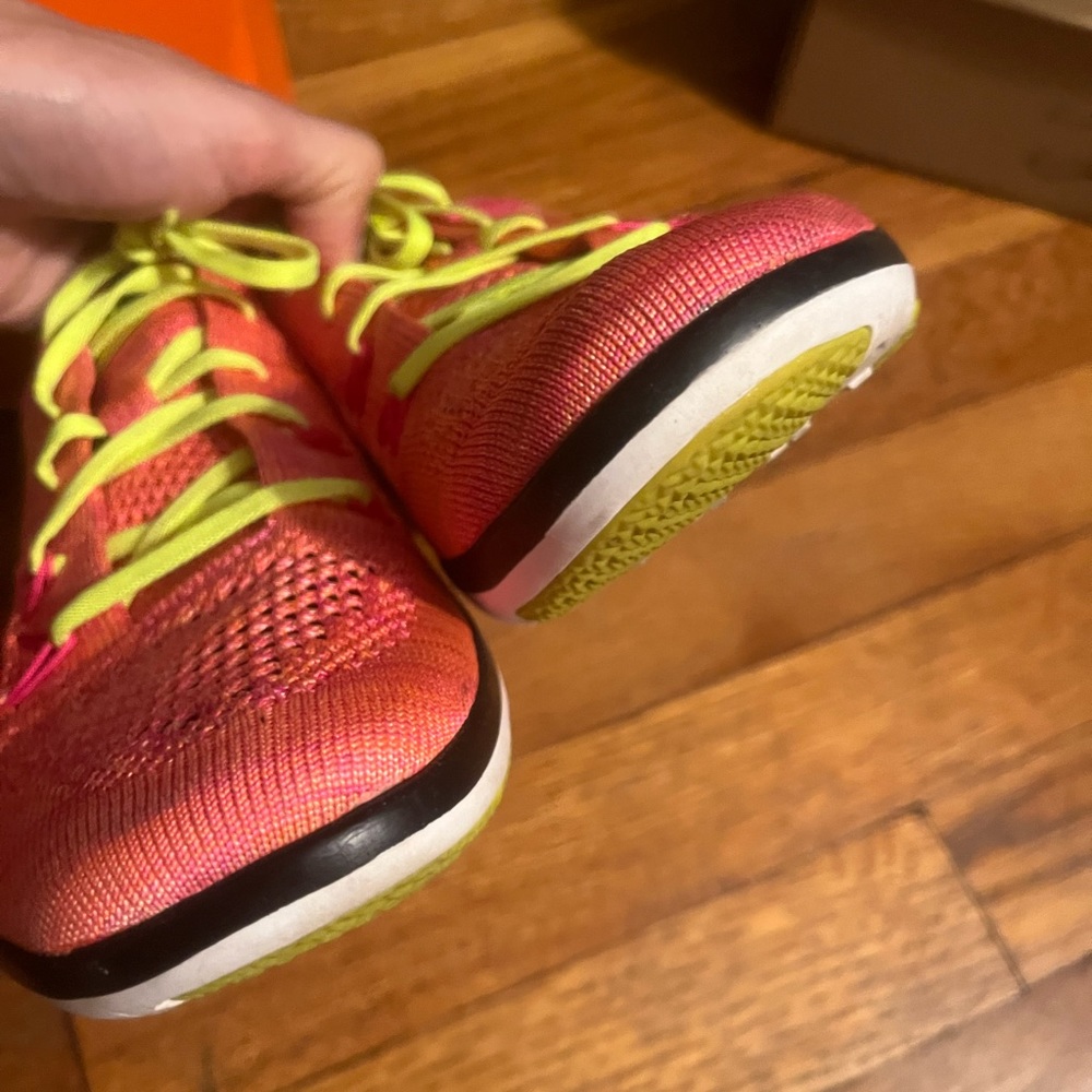 Pink Nike - Picture 3 of 10